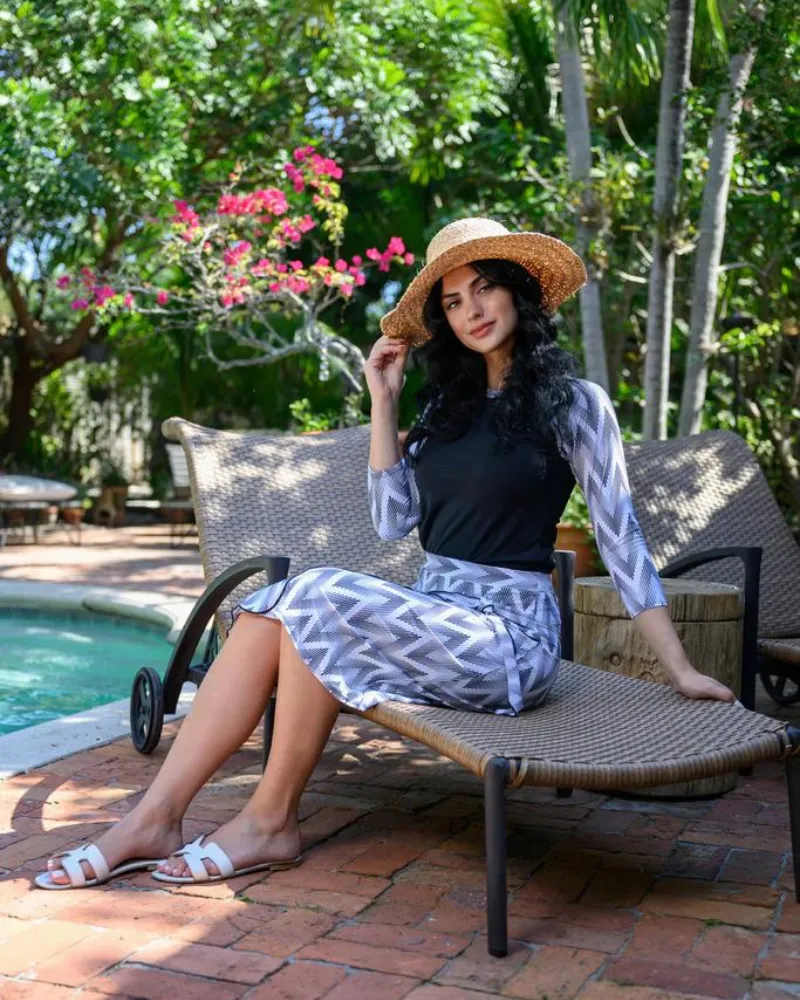 S23-RG-BWC Black & White Chevron Print Swim Top