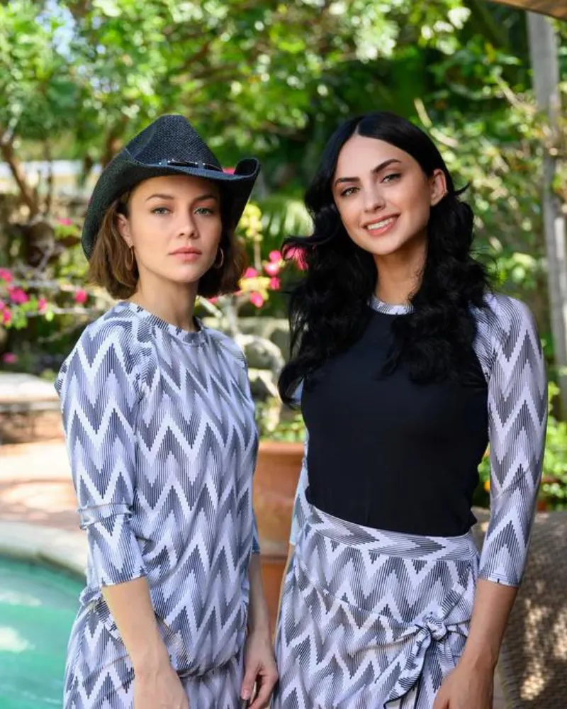 S23-RG-BWC Black & White Chevron Print Swim Top