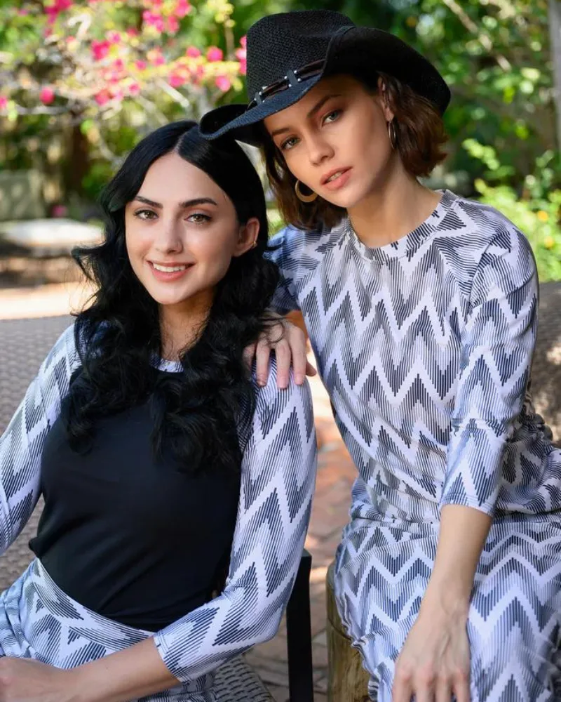 S23-RG-BWC Black & White Chevron Print Swim Top
