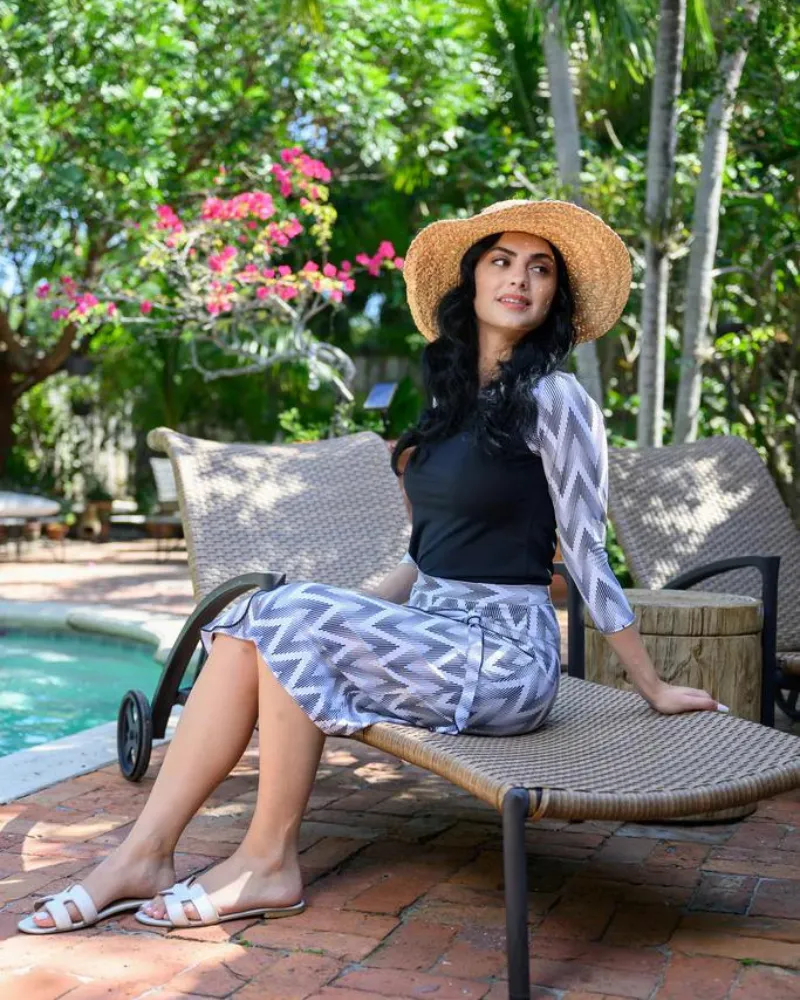 S23-RG-BWC Black & White Chevron Print Swim Top